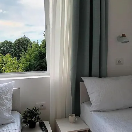 Milutinn-kruska-magnolija *