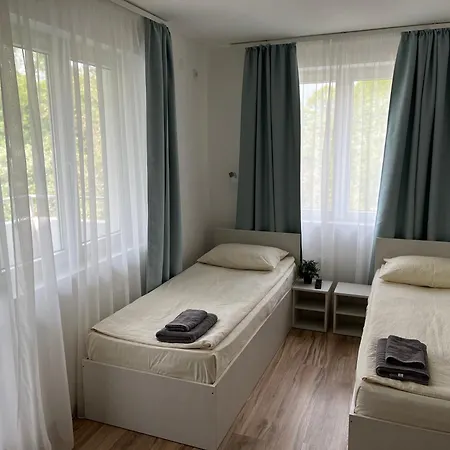 Milutinn-kruska-magnolija *