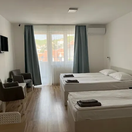 Milutinn-kruska-magnolija *