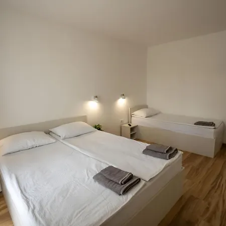 Milutinn-kruska-magnolija