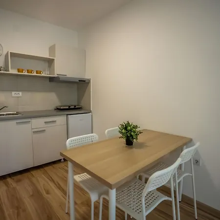 Milutinn-kruska-magnolija *