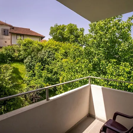 Milutinn-kruska-magnolija * Soko Banja